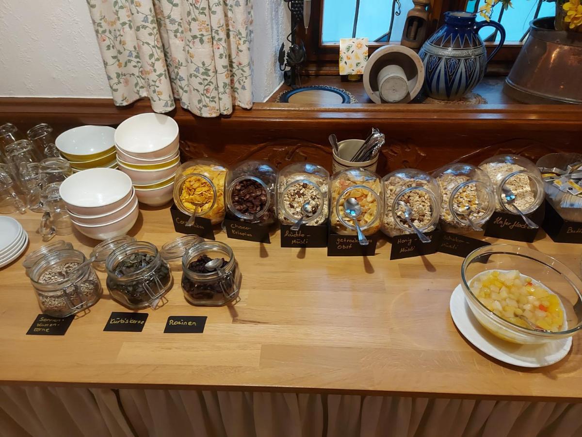 Hotel Weinhaus Am Stiftstor Трейс-Карден Екстериор снимка