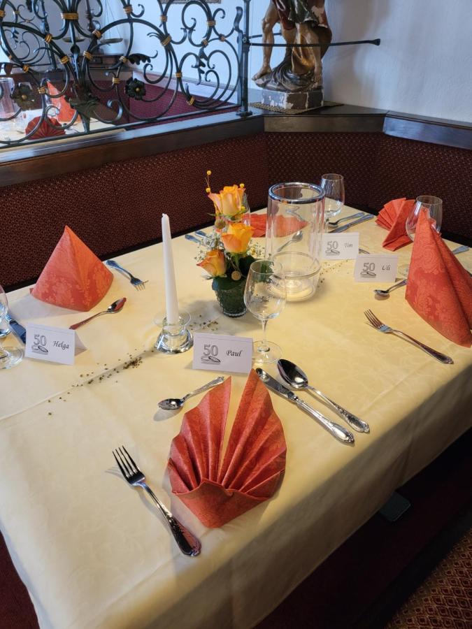 Hotel Weinhaus Am Stiftstor Трейс-Карден Екстериор снимка