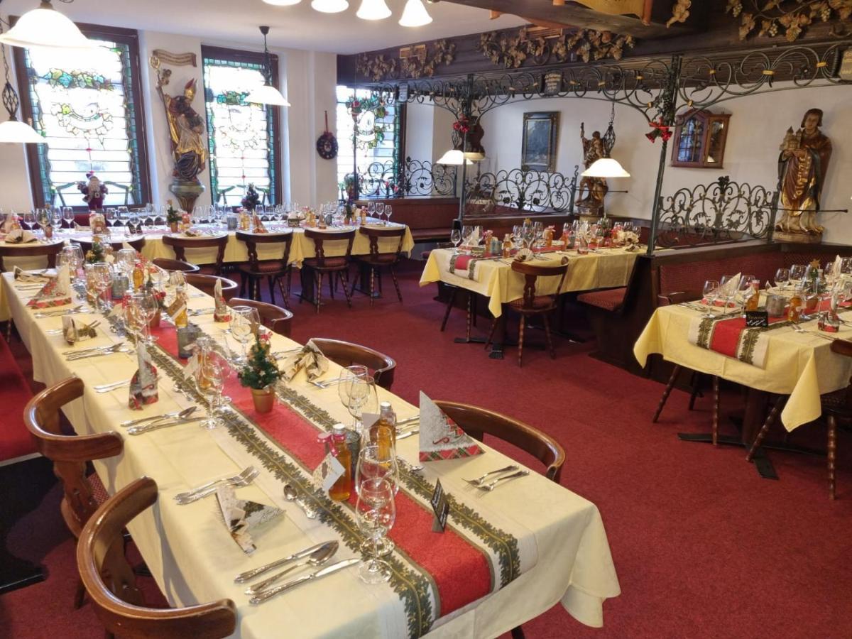 Hotel Weinhaus Am Stiftstor Трейс-Карден Екстериор снимка