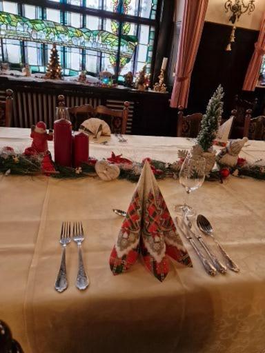 Hotel Weinhaus Am Stiftstor Трейс-Карден Екстериор снимка