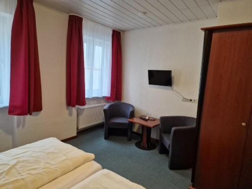 Hotel Weinhaus Am Stiftstor Трейс-Карден Екстериор снимка