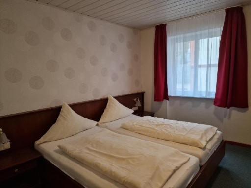 Hotel Weinhaus Am Stiftstor Трейс-Карден Екстериор снимка
