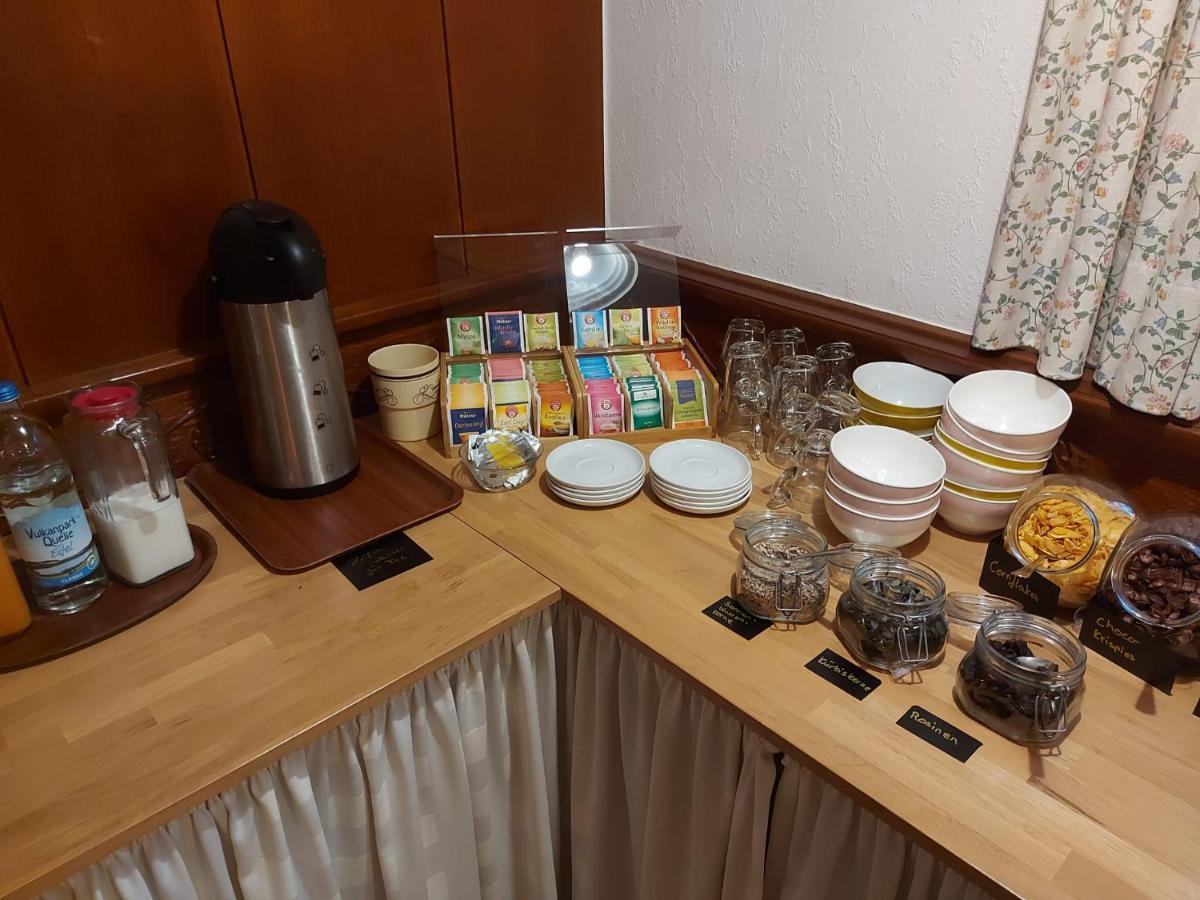 Hotel Weinhaus Am Stiftstor Трейс-Карден Екстериор снимка