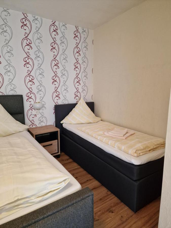 Hotel Weinhaus Am Stiftstor Трейс-Карден Екстериор снимка